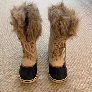 Sorel Black and Tan Fur-Trimmed Winter Boots